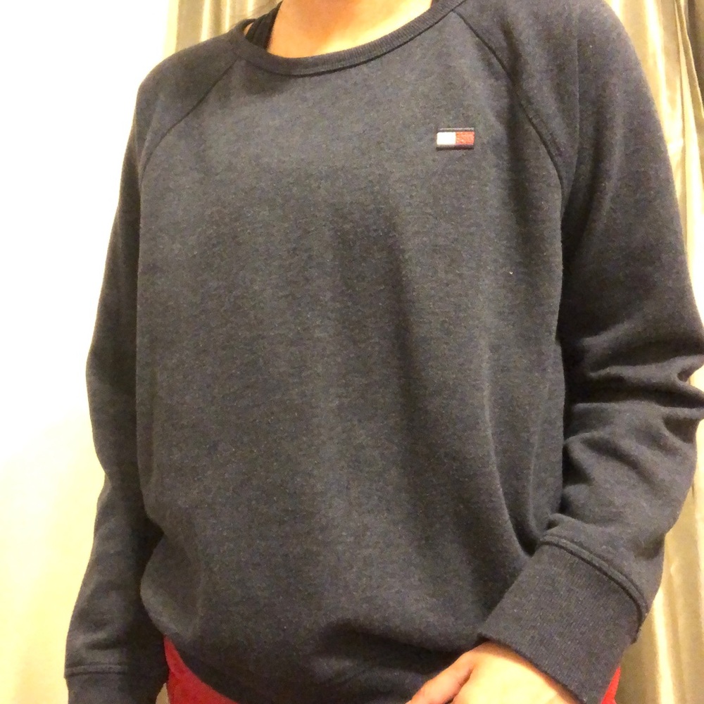 Tommy Hilfiger navy blue sweatshirt